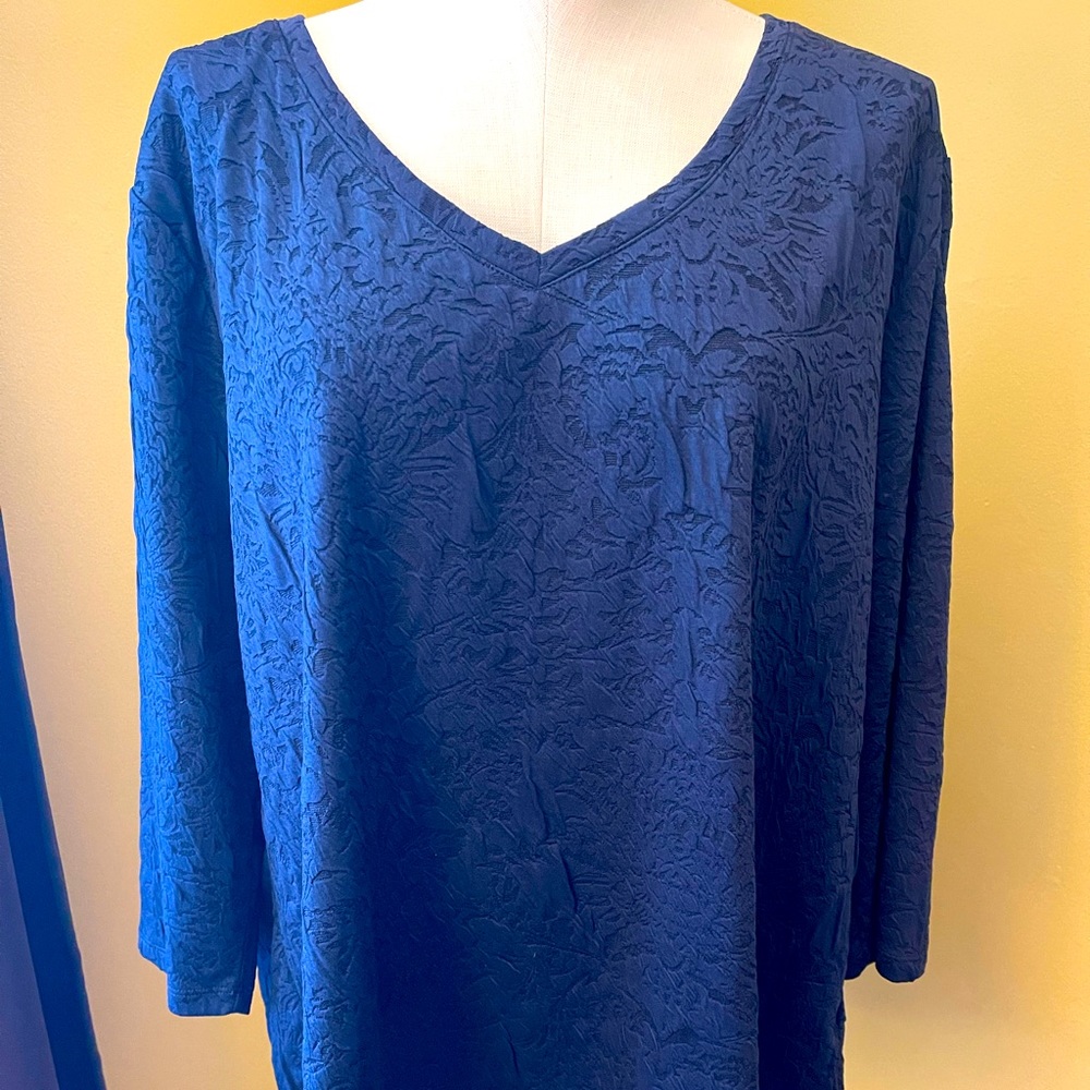 EUC St. John’s Bay Navy V-Neck Top Size 2X